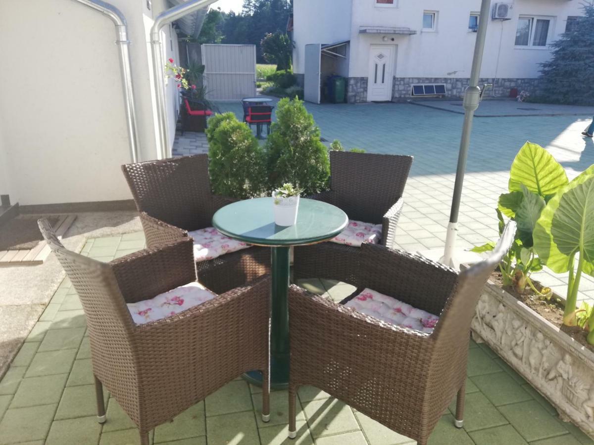Apartments Jurasic Ogulin Bagian luar foto
